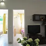 Apartamento Petros Garden ηouse *