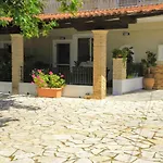 Apartamento Petros Garden ηouse