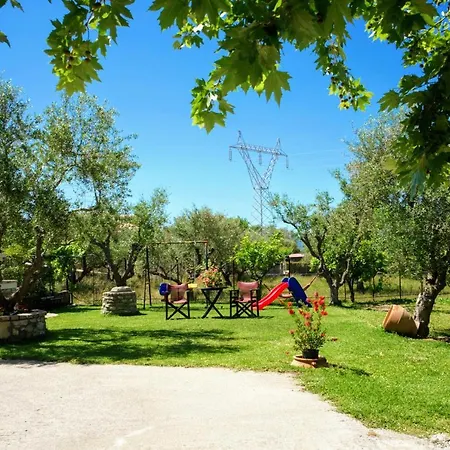 Apartment Petros Garden ηouse *