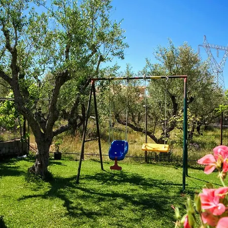 Petros Garden ηouse *