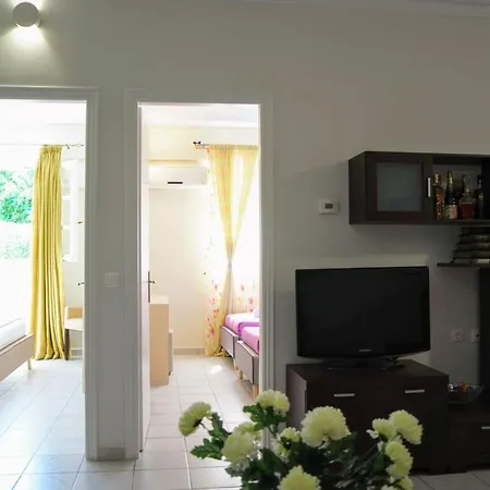 Apartment Petros Garden ηouse *