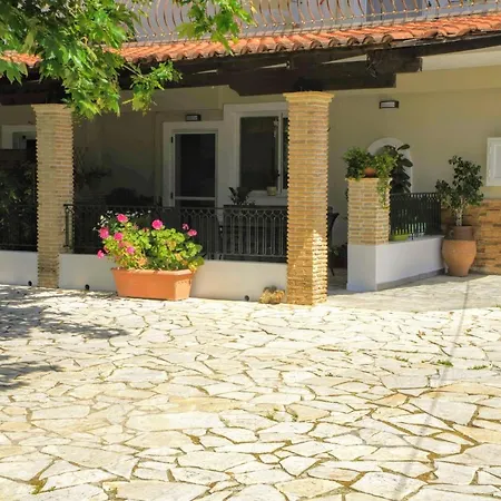 Apartment Petros Garden ηouse