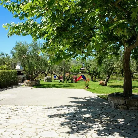 Petros Garden ηouse *
